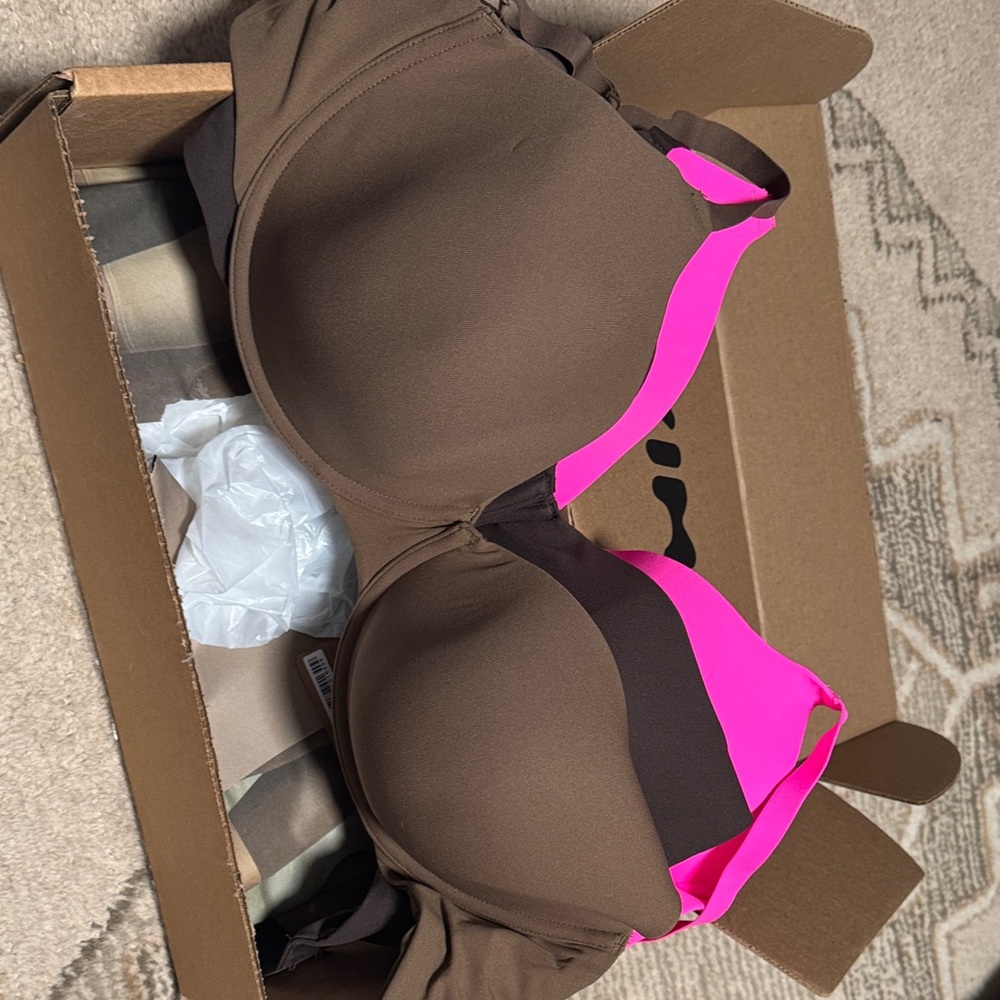 3 SKIMS 34DDDD Fits Everyone Bras